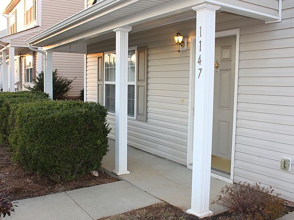 2nd image of 1147 Larkspur Ln