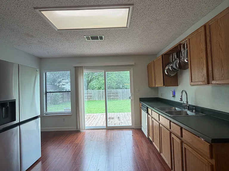 1208 Bradbury Ln — Photo 23