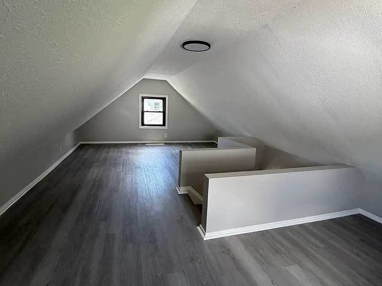 3rd bedroom upper level
