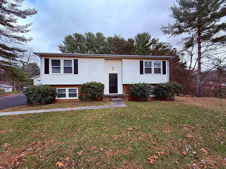 120 Flagg Ct — Photo 16
