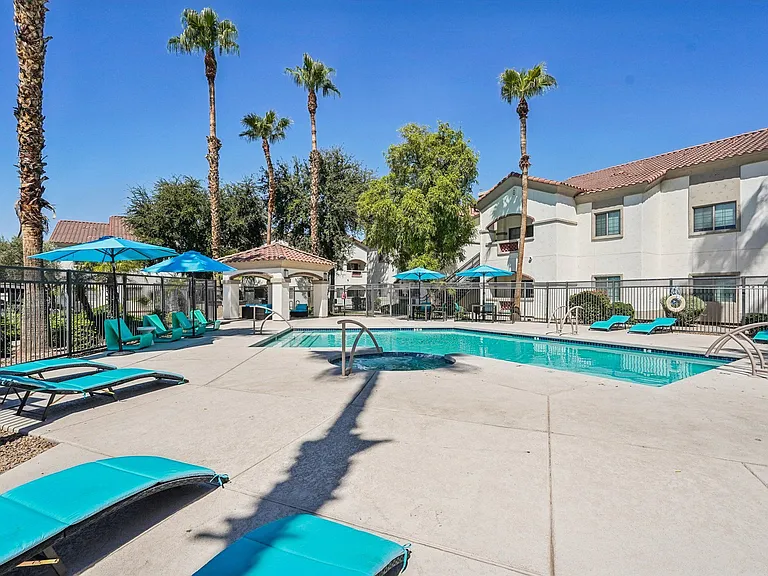 Del Mar Apartments — Photo 23