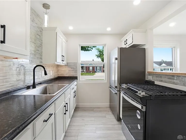 3924 Fulton Ave — Photo 6