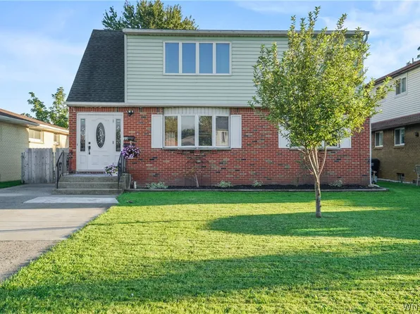 33 Pacific Ave, Lackawanna, NY 14218