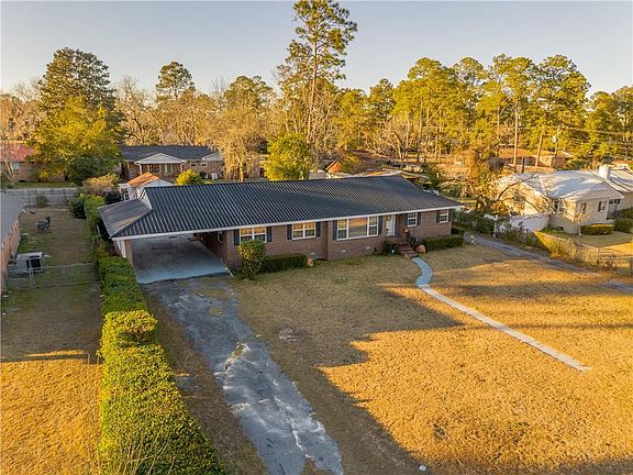 2nd image of 1621 Camellia Dr