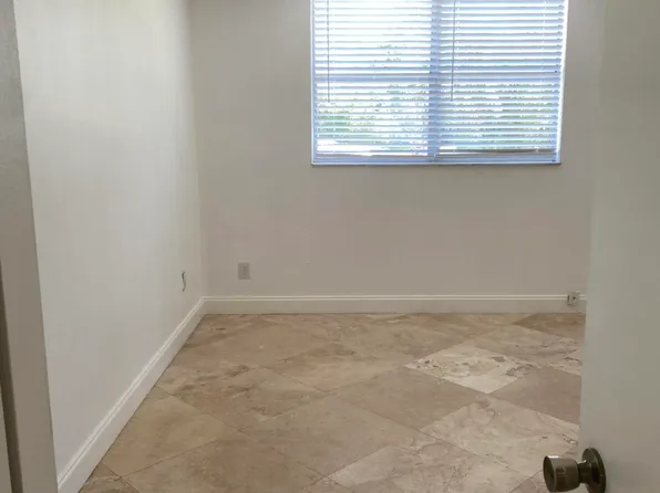 2840 Somerset Drive #105 M, Lauderdale Lakes, FL 33311