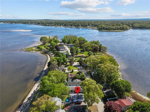 109 Namquid Dr, Warwick, RI 02888