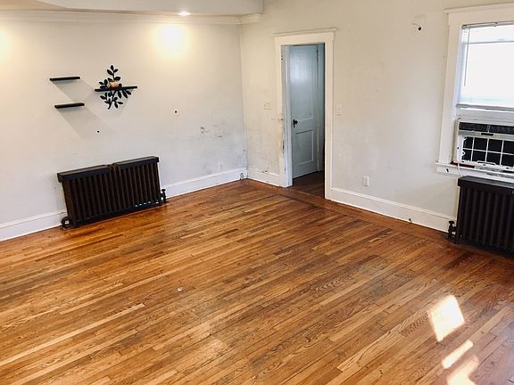4th image of 132 Jefferson Blvd