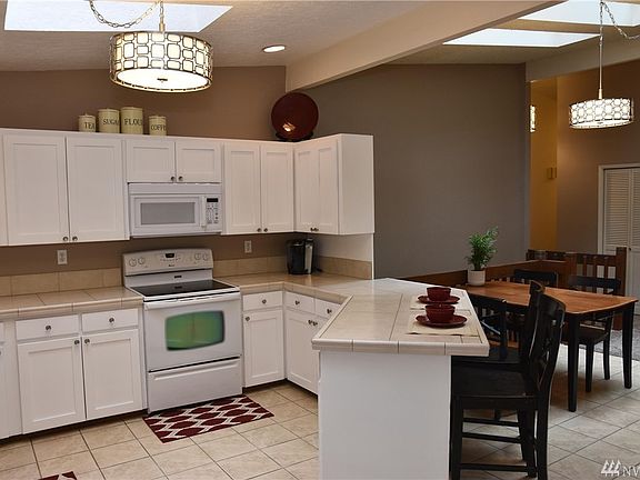 5th image of 2338 E Lynnwood Dr