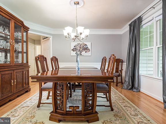 5th image of 3040 Somerset Dr