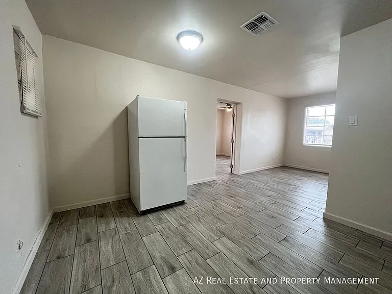 2233 E Wood St — Photo 15