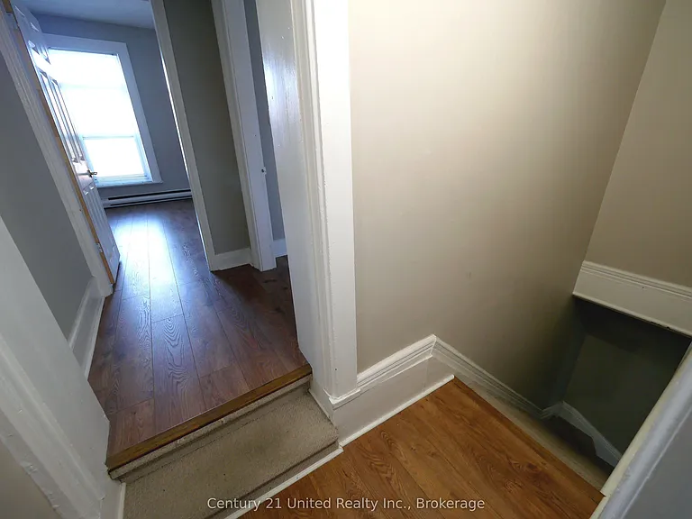 375 A Queen St — Photo 9