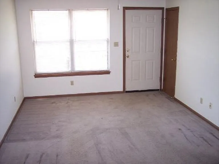 720 Cedar Dr — Photo 2