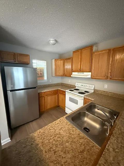 2 bed, 950 sqft, $1,450 — Photo 2
