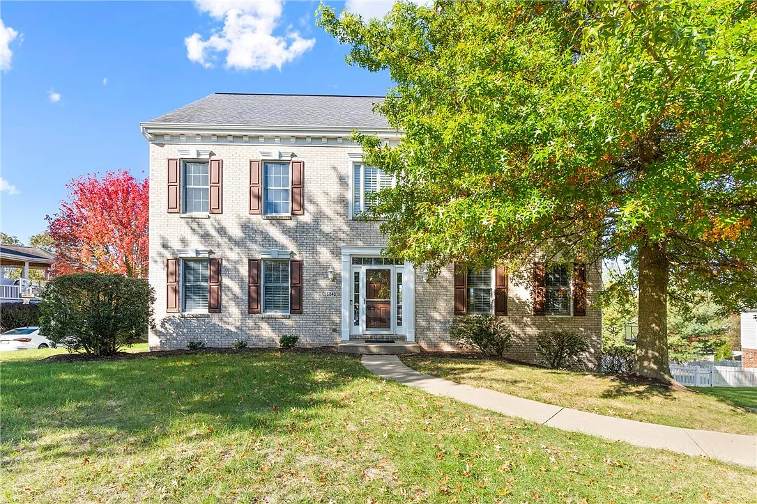 5843 Longview Cir photo 1
