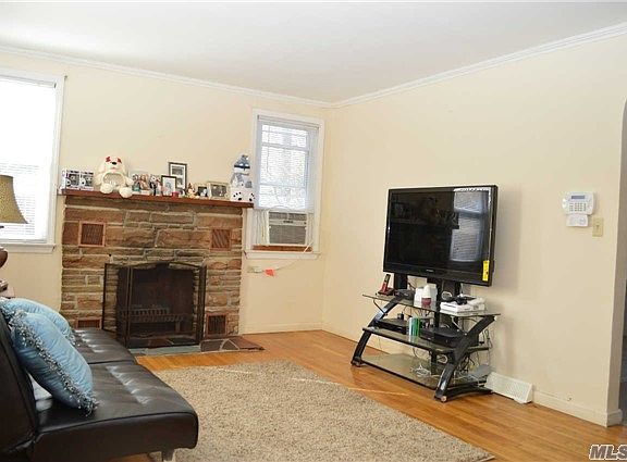 5th image of 10 East St