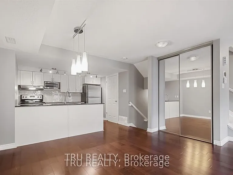 122 Lindenshade Dr #19 — Photo 8