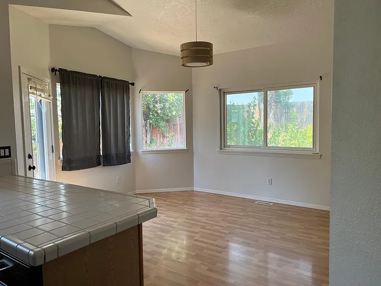 74 W Davenport Dr — Photo 6