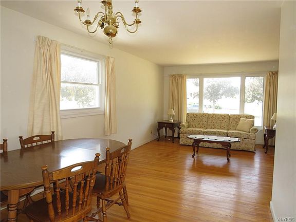 4th image of 244 Pinewoods Ave