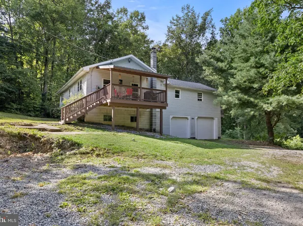 5075 Murphy Ln, Spring Grove, PA 17362