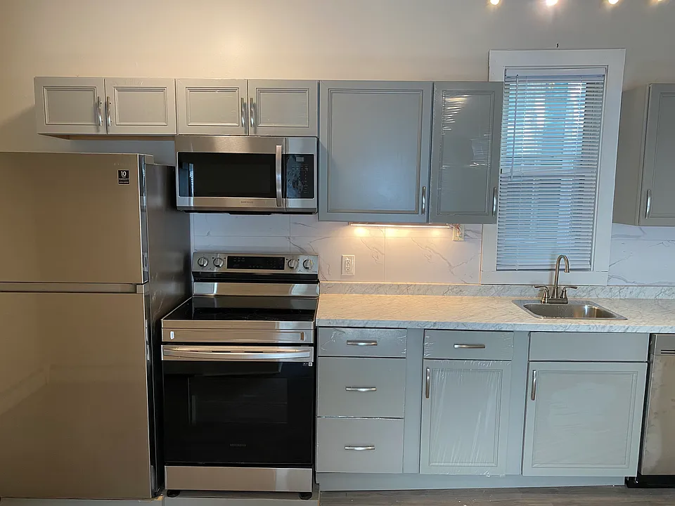 271 Spring St #4