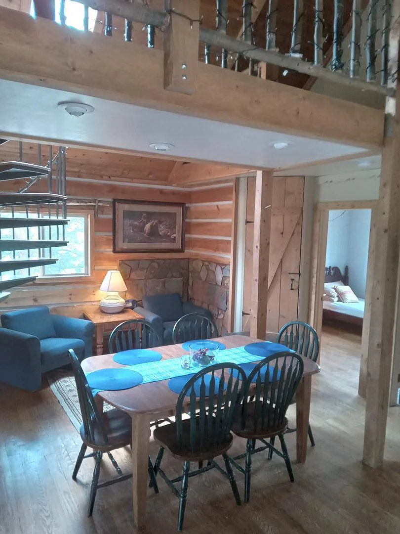 6 bed, 3000 sqft, $4,200 — Photo 2
