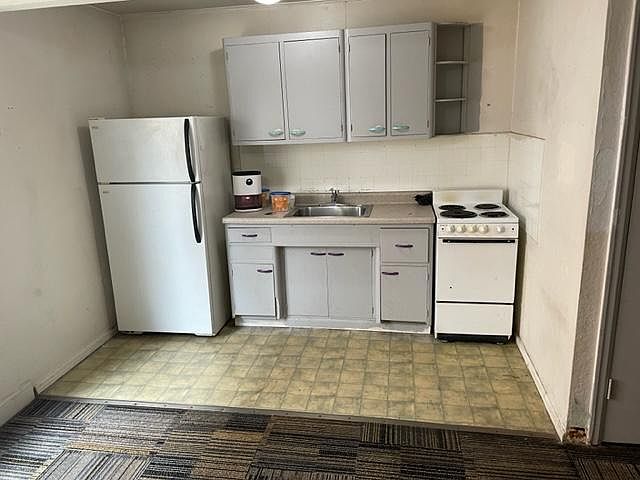 2nd image of 10 N Dayton St APT 3