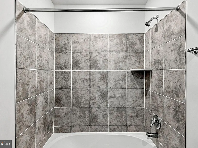 417 Seeback Dr — Photo 44