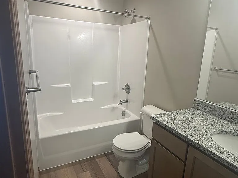 335 S Newton Ave — Photo 4