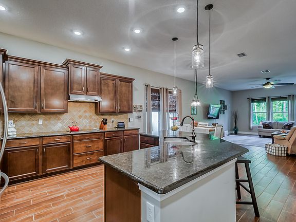 5th image of 121 N Torwood Dr
