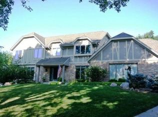 2475 Chaucer Ct, Brookfield, WI 53045