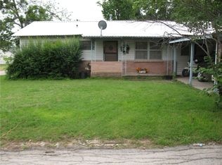 600 W Paine Ave, Comanche, TX 76442