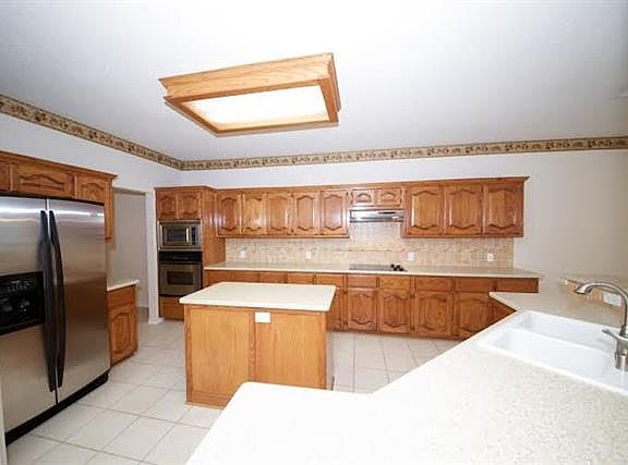 5th image of 1805 Stone Glen Dr