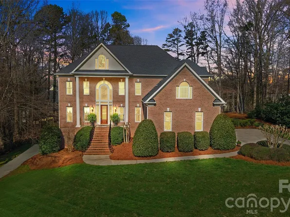 1009 Honors Ct, Waxhaw, NC 28173