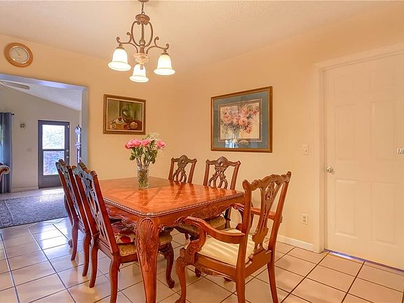 3rd image of 1347 Windsor Dr