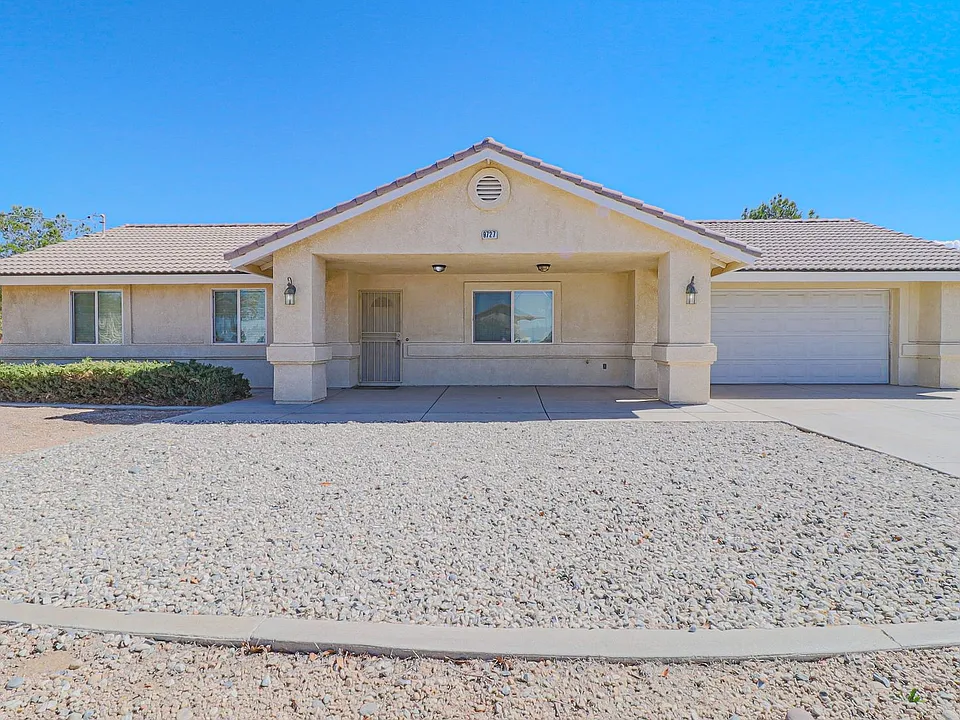 9727 Peach Ave