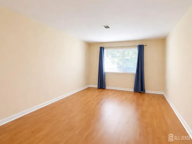 203 Mandon Ct — Photo 3