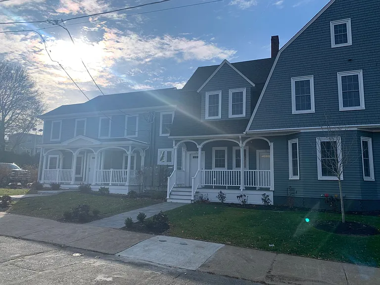 129 Kenoza Ave — Photo 31