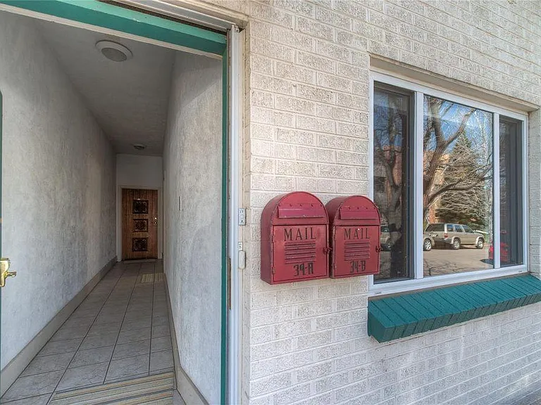 39 N Clarkson St #B — Photo 2