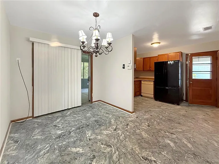 10624 Woodcock St — Photo 4
