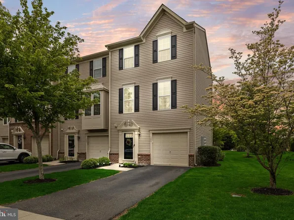 186 Fela Dr, Riverton, NJ 08077