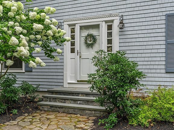 2nd image of 18 Indian Cove Rd
