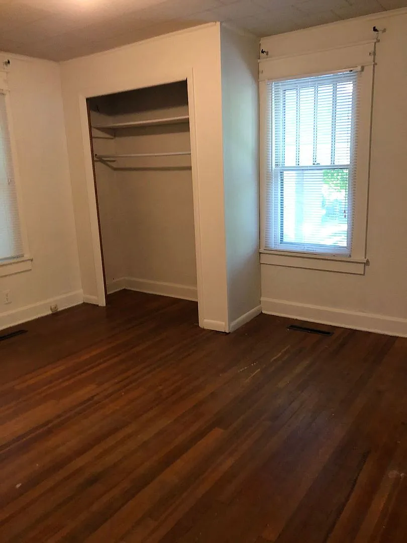 207 E 12th St — Photo 3