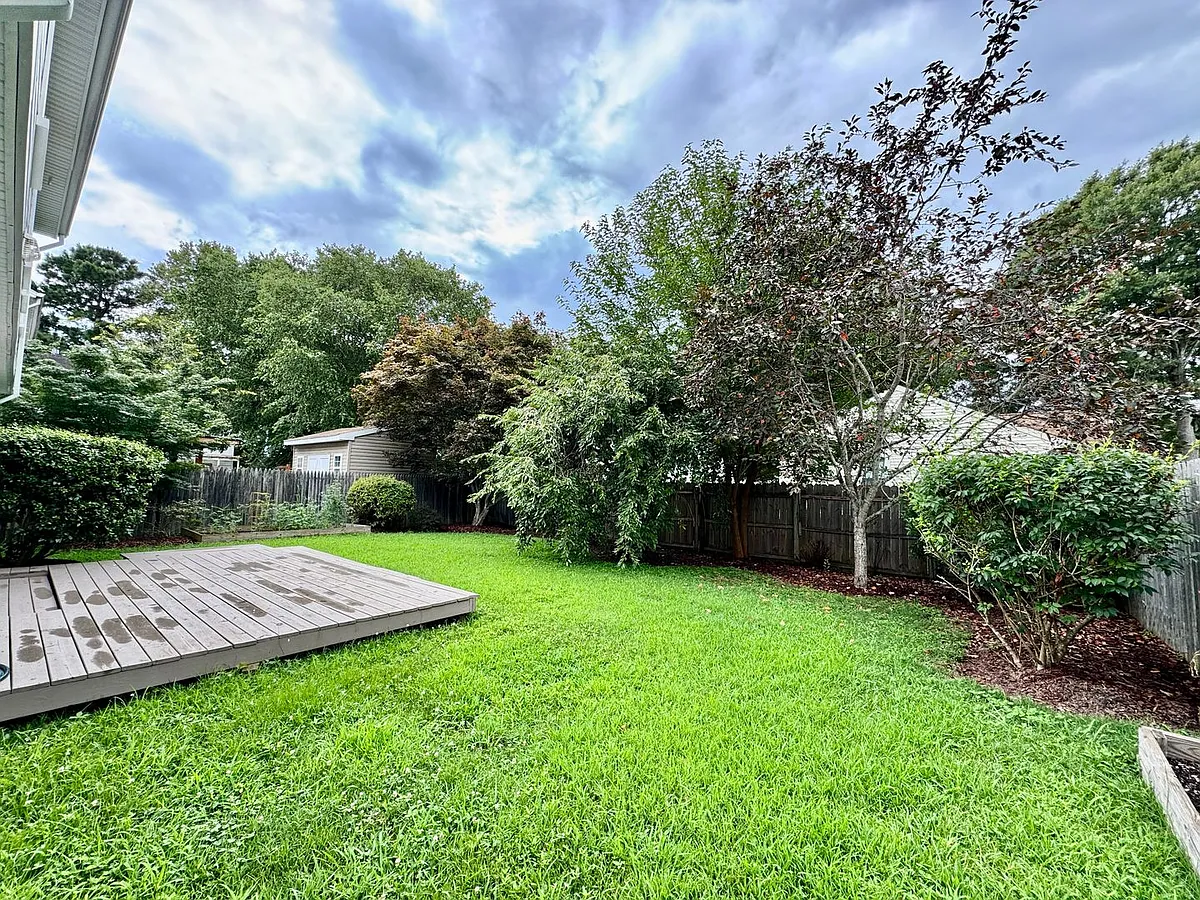 Building Photo - 1733 Bernstein Dr