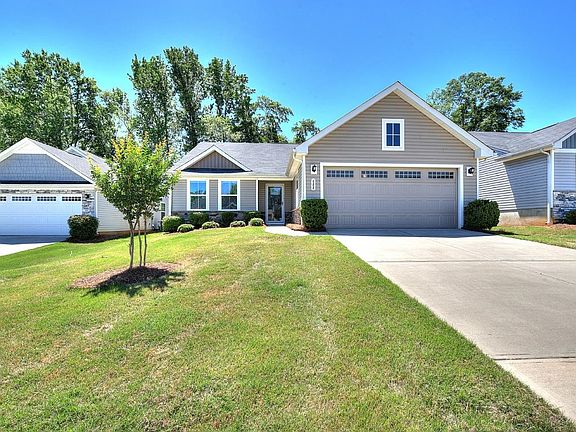 3rd image of 688 Hardwood Dr