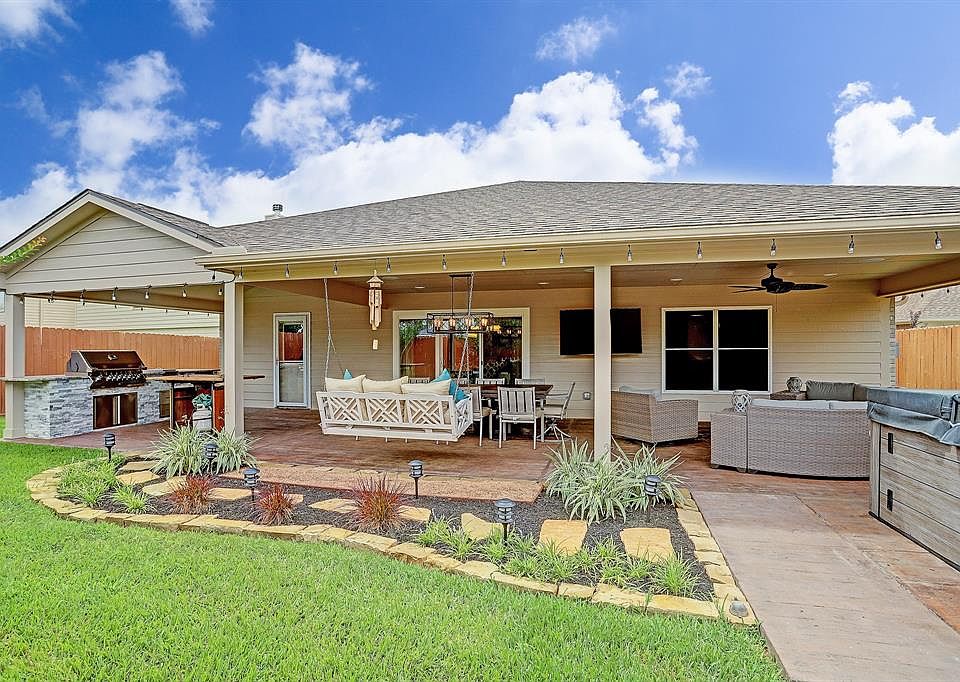 Welcome to 32343 Hunter Park, luxurious backyard oasis complete with a covered patio and outdoor kitchen, wireless sound system, recessed lighting, sliding glass doors, privacy 6â+ fence and attractive landscaping.