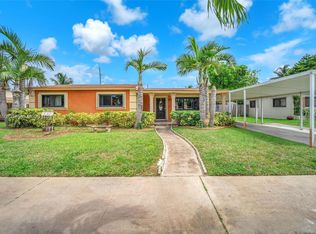 910 NW 197th Ter, Miami Gardens, FL 33169