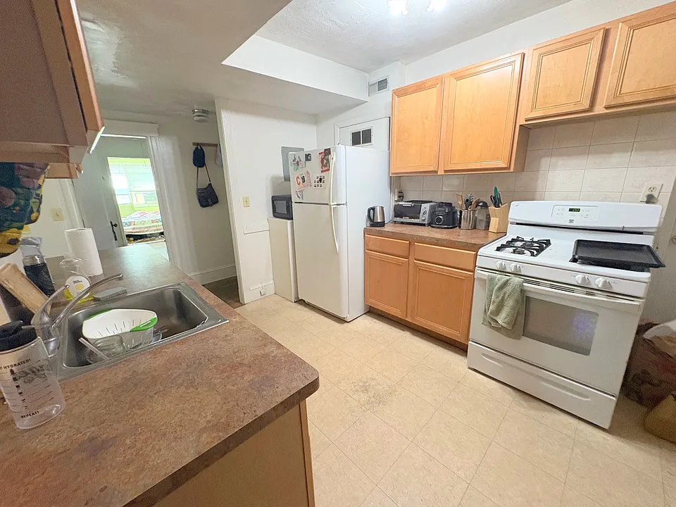 223 Summer St #1R