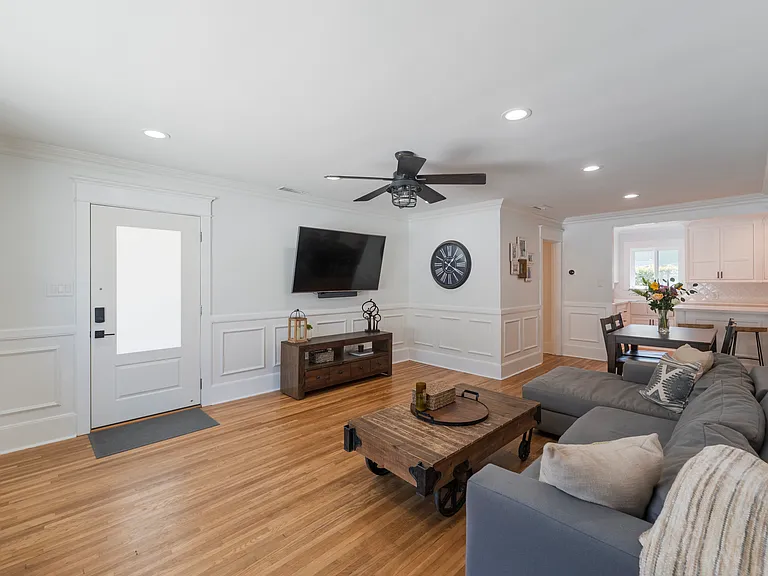 246 N Stevens St — Photo 10