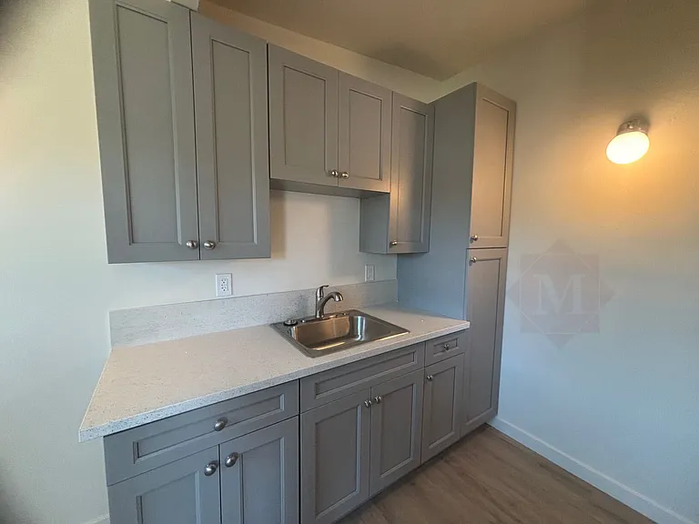 225 N N St #D — Photo 6