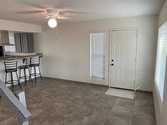 2 bed, 1.5 bath, 952 sqft, $1,000 — Photo 2